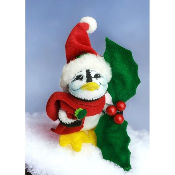 2009 Annalee Christmas Penguin Holly Berry Red Scarf Santa Hat Holiday Retired - Picture 1 of 13